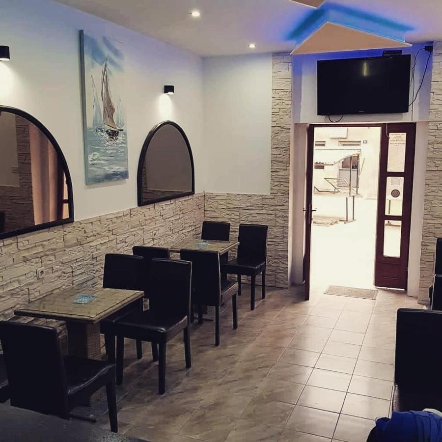 Buffet M Apartments And Rooms Obrovac Ngoại thất bức ảnh