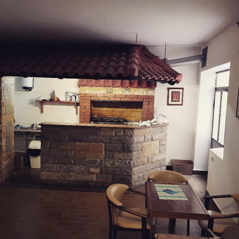 Buffet M Apartments And Rooms Obrovac Ngoại thất bức ảnh